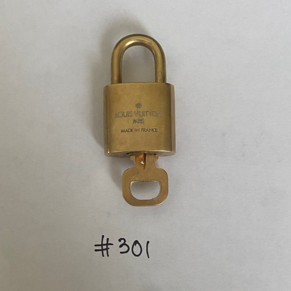 Louis Vuitton Gold lock and key - Picture 3 of 10